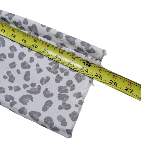 Abercrombie & Fitch Mom Jean in Grey Leopard Print - Picture 9 of 9